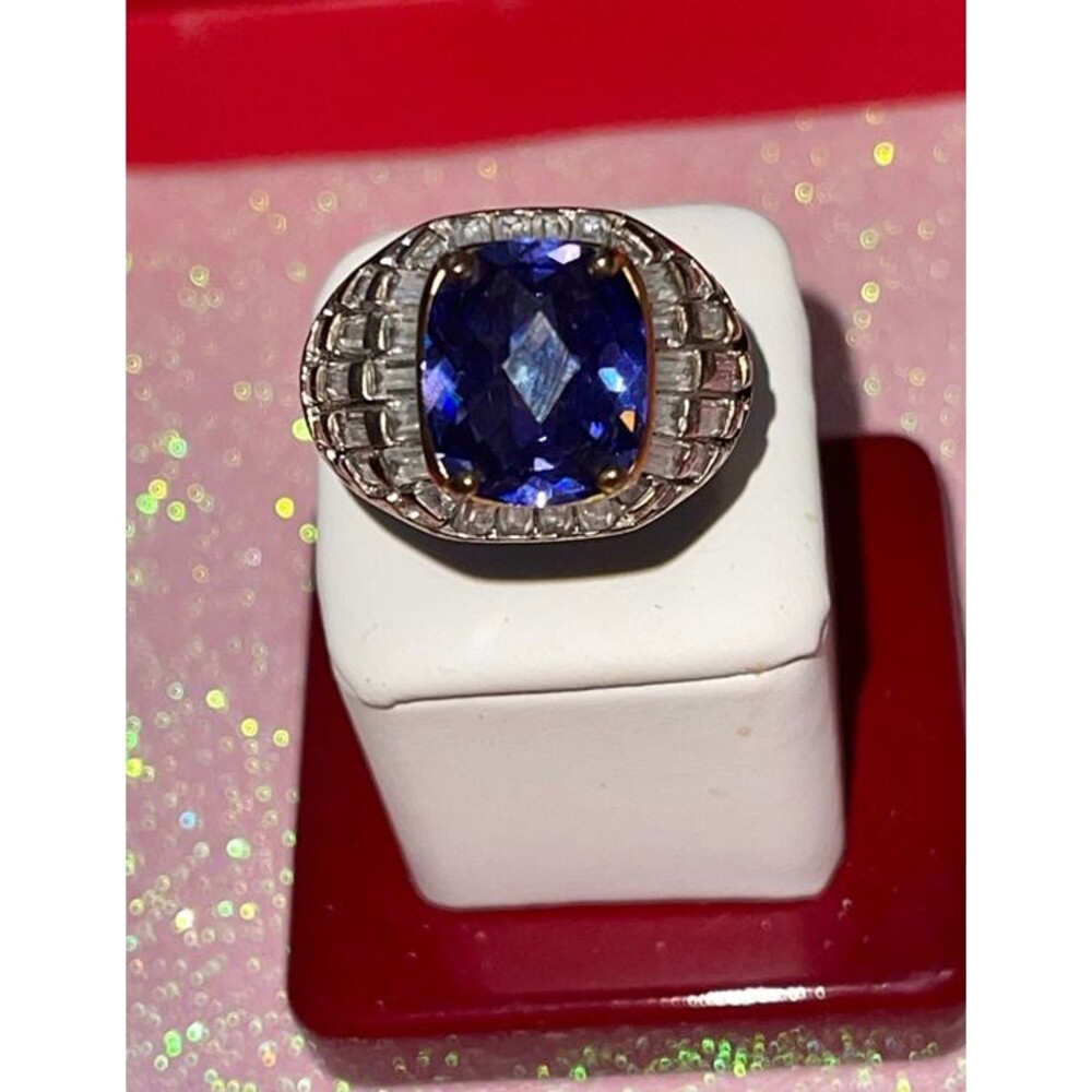 Gorgeous Blue Faux Sapphire ring. silver. good condition sz 10